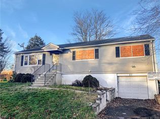 57 Smith Dr, Hamden, CT 06517