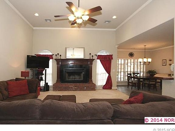 5th image of 209 Bradford St