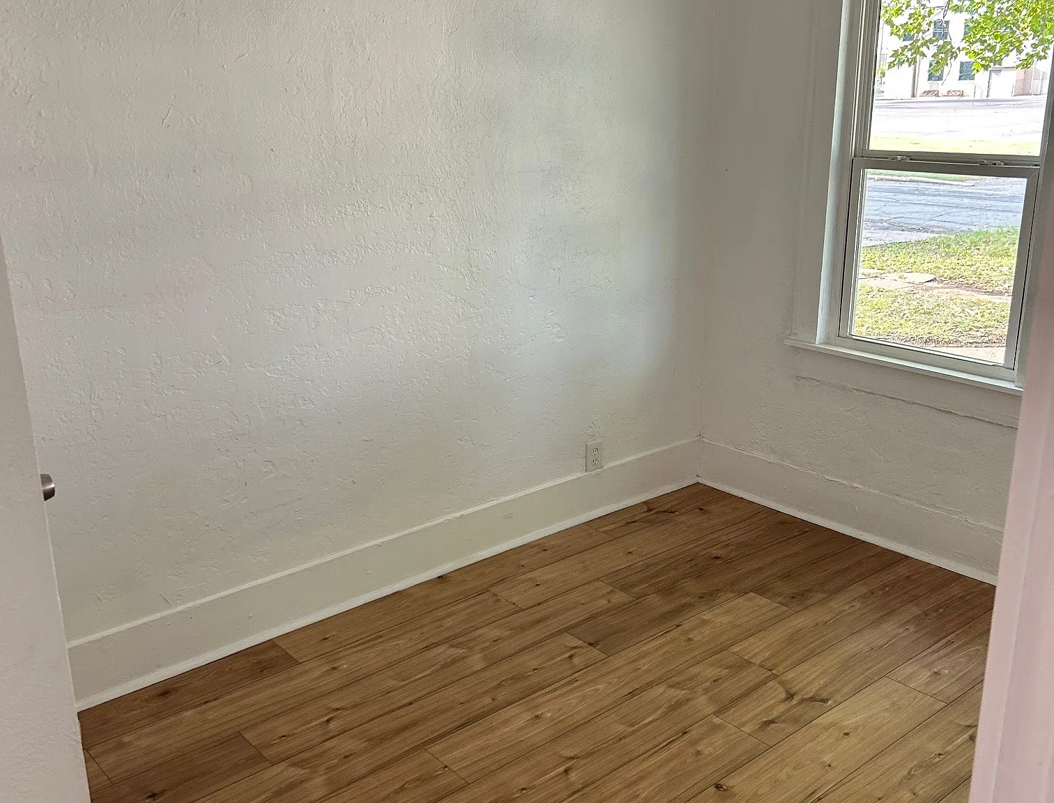 738 W Maple Ave — Photo 3