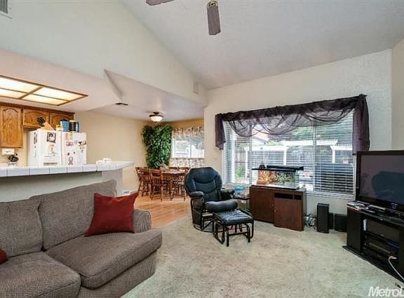 3rd image of 1525 Carbury Way