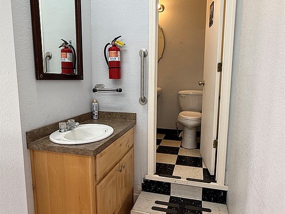 2nd image of 406 W 6th St