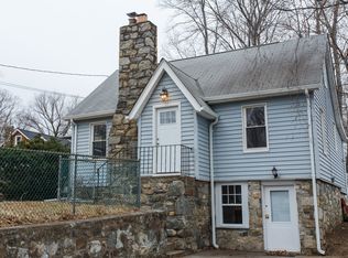 60 Morrissey Dr, Lake Peekskill, NY 10537