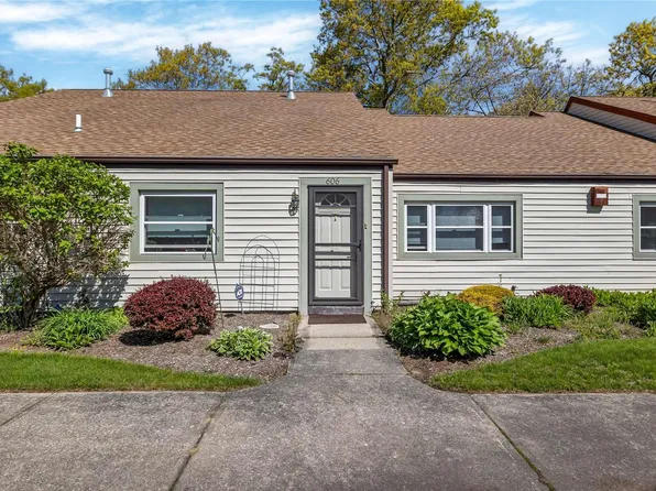 606 Lake Court, Middle Island, NY 11953