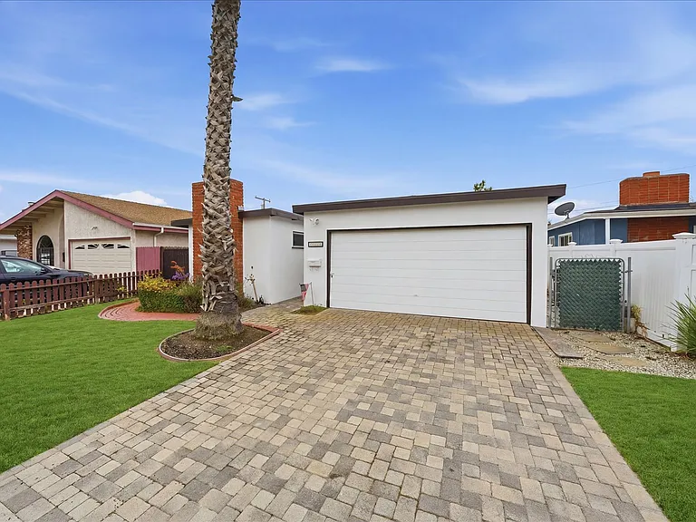 1326 Gates Ave — Photo 21