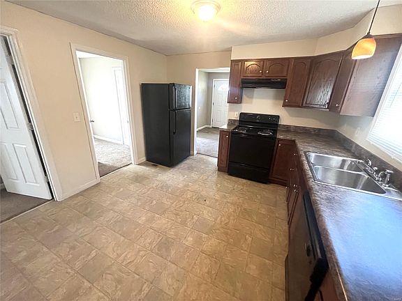 5th image of 250 Elbring Dr
