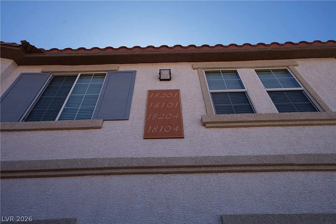 3 bed, 2.0 bath, 1268 sqft, $1,840 — Photo 2