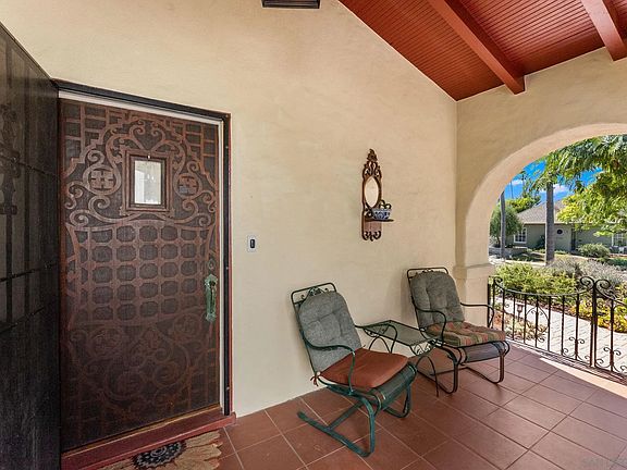 4th image of 4010 S Hempstead Cir