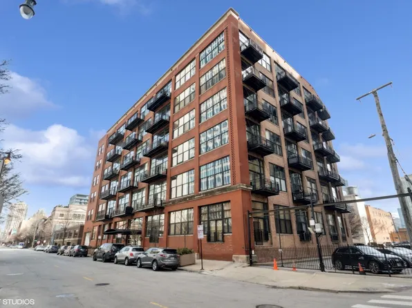 525 W Superior St APT 621, Chicago, IL 60654