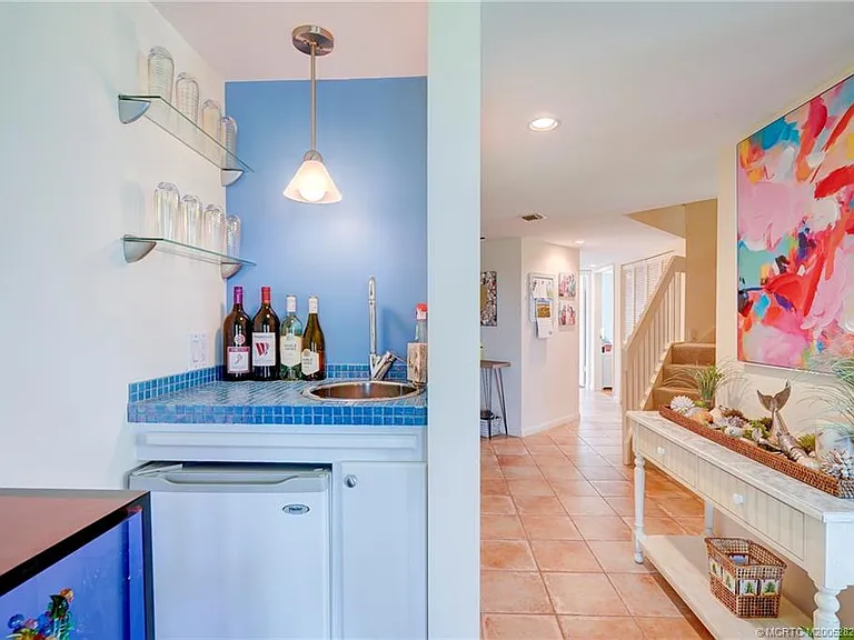 233 NE Edgewater Dr #201 — Photo 17