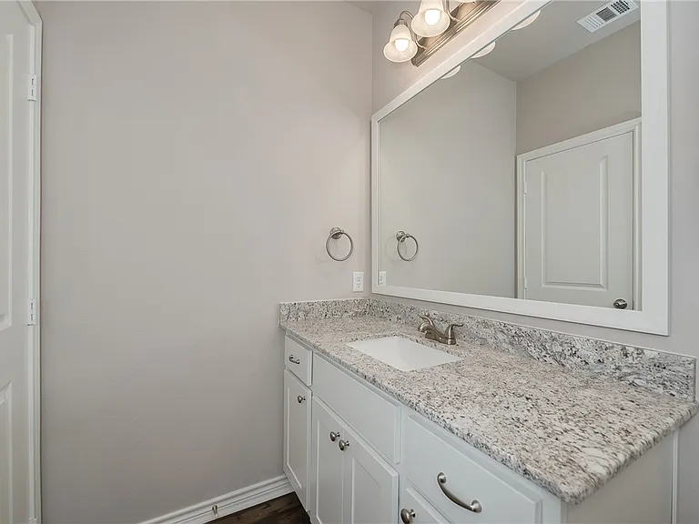 503 Hayes Ln — Photo 11