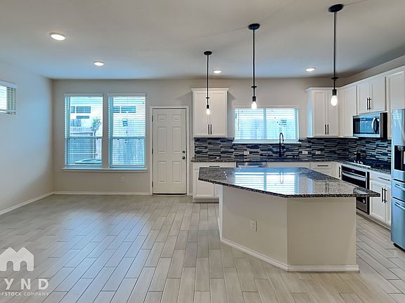 4th image of 3112 Founders Rock Dr