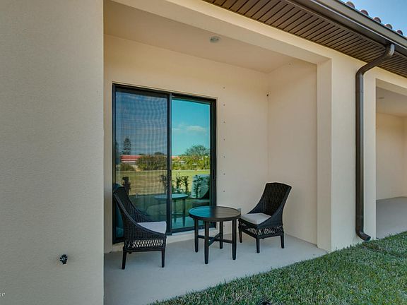 2nd image of 740 Lanai Cir APT 104
