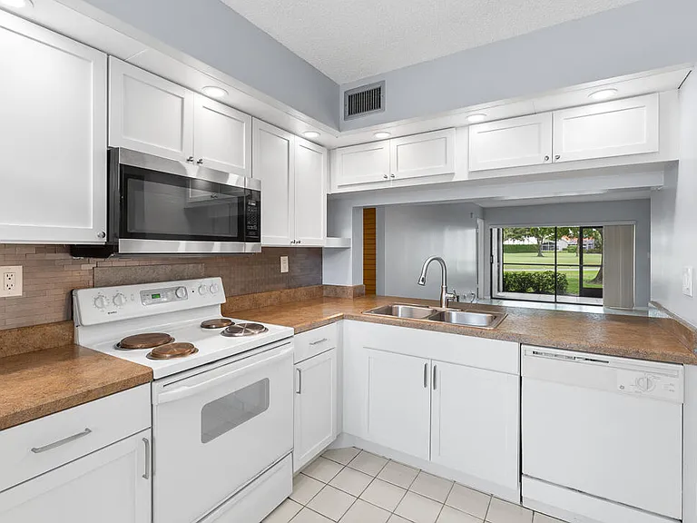 12962 Briarlake Dr #103 — Photo 8