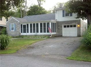 8 Hudson Dr, Highland Falls, NY 10928