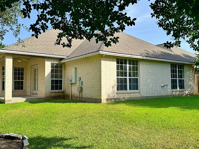243 Stuttgart Cir — Photo 2