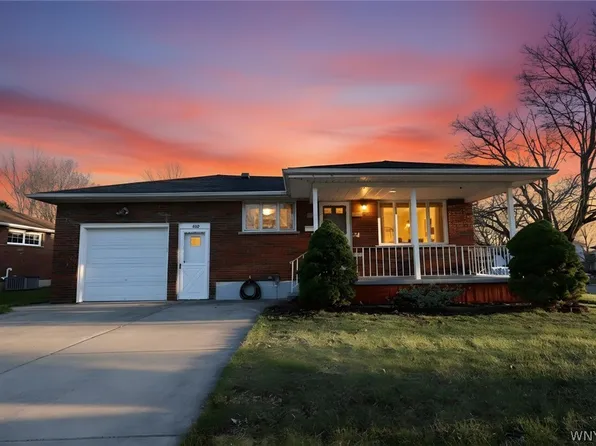 9605 Greenwald Ave, Niagara Falls, NY 14304