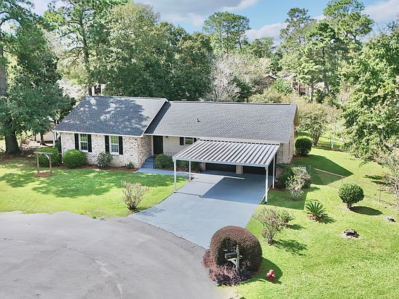 3rd image of 104 Stuart Ct