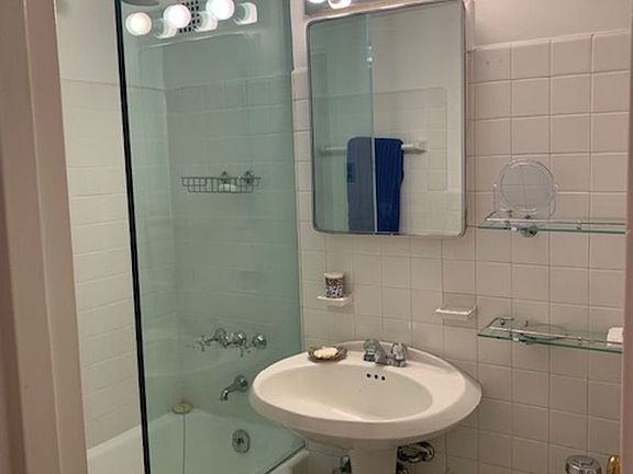 4th image of 715 Park Ave APT 3C