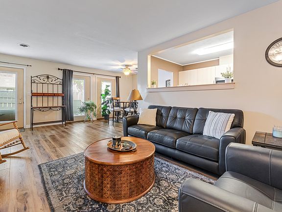 4th image of 1402 McNally Dr #B