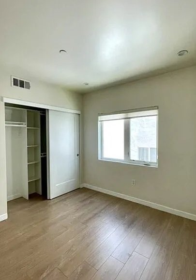 5230 1/2 Satsuma Ave — Photo 24