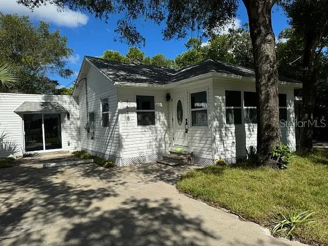 Building Photo - 1615 39th St S