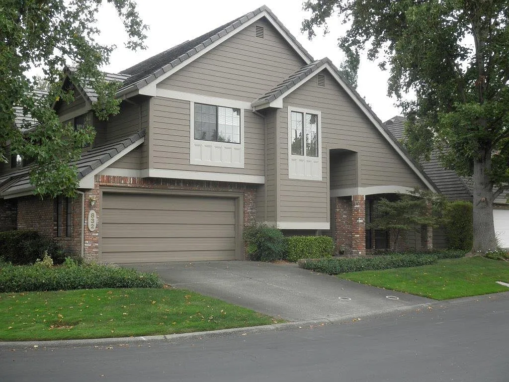832 Shore Breeze Dr photo 1