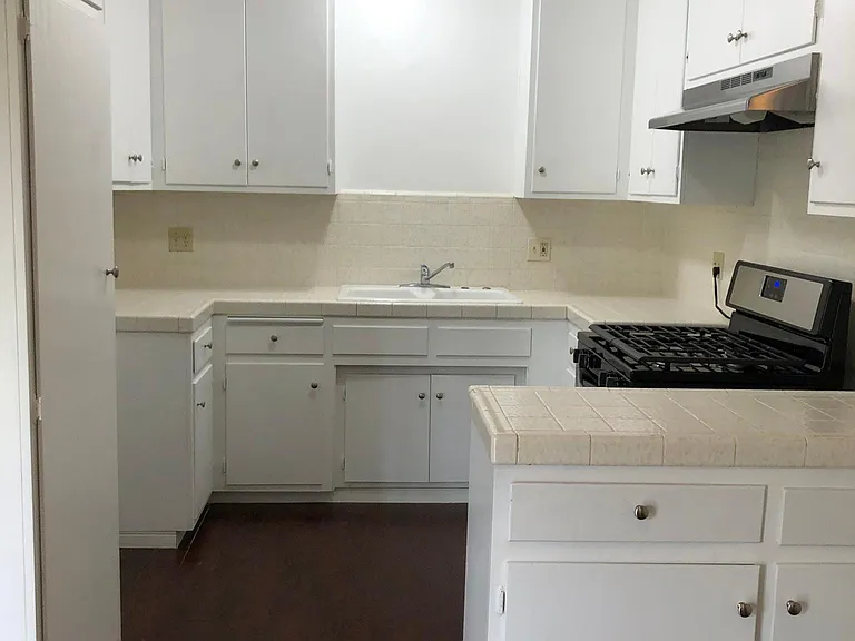 936 W Huntington Dr #H — Photo 1