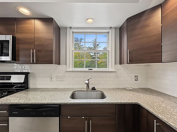 2nd image of 300 N Wayne Ave APT 5