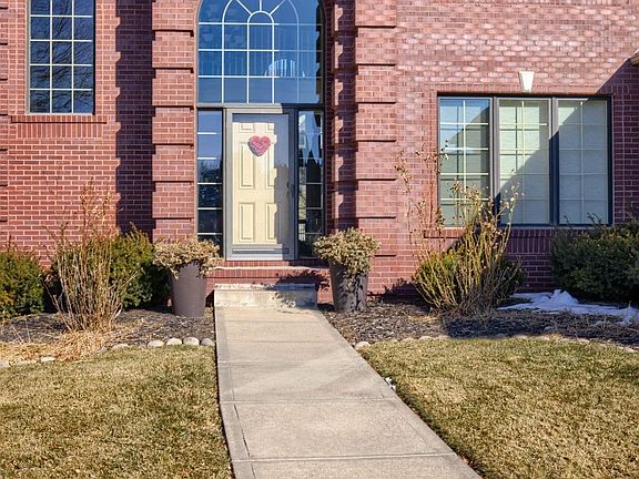 5th image of 719 N 158th St