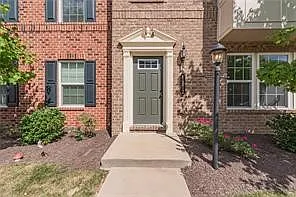 1812 Rutgers Ln — Photo 2