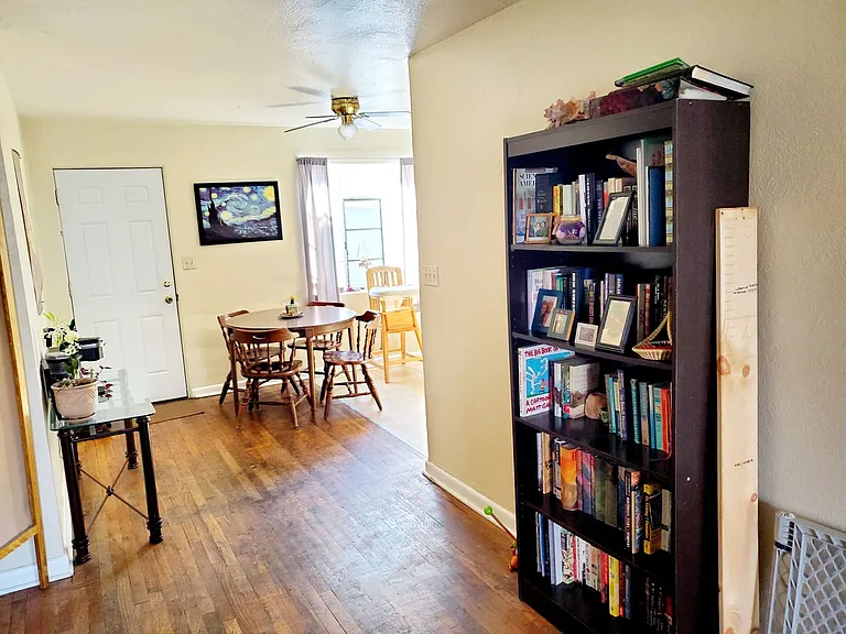 111 E Plum St — Photo 46
