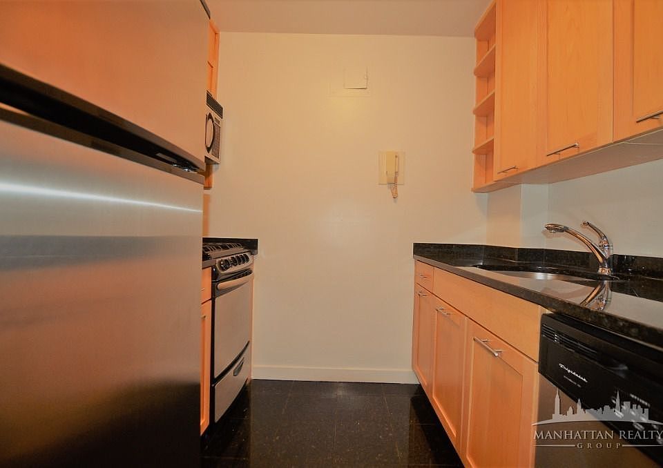 2nd image of 333 E 49th St APT 1P