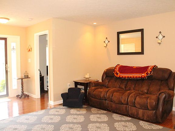 3rd image of 105 Mary Christina Way