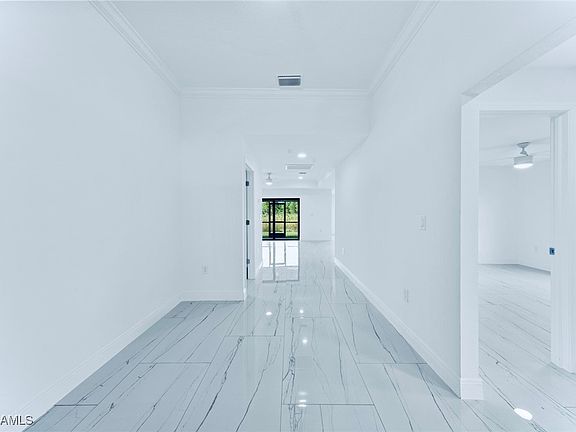 4th image of 213 Irving Ave