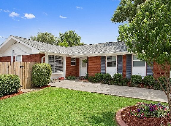 2nd image of 301 Cottonwood Dr