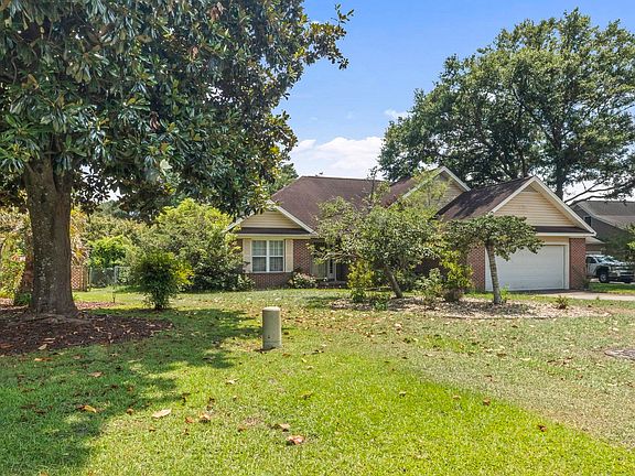 3rd image of 619 Blackstone Dr.