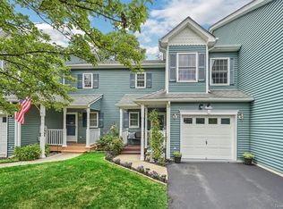 307 Pinebrook Dr, Hyde Park, NY 12538