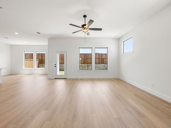 5th image of 336 Chestnut St