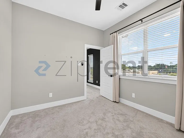 2818 Addison Park Ln — Photo 23