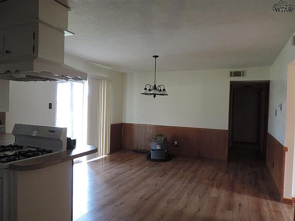 5th image of 1303 Emma Dr