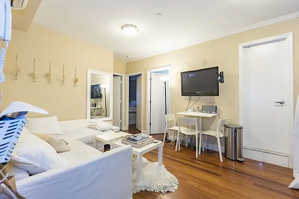 Rented by Bold New York | media 8