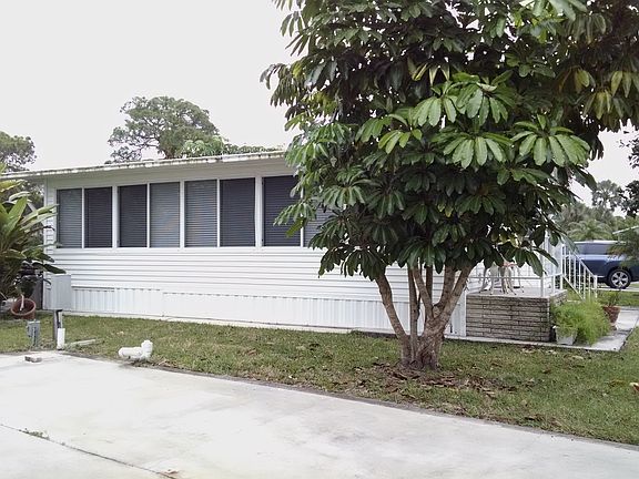 3rd image of 135 Brookshire Dr