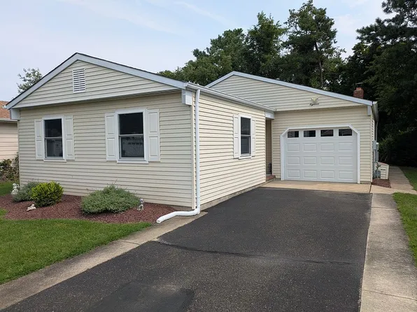 18 Maison Way, Toms River, NJ 08757