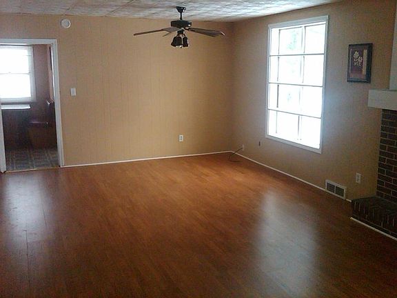 5th image of 626 Harrington Ave