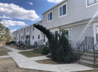 89 Shady Ln, Hamburg, NJ 07419