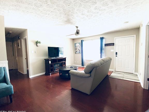 4th image of 6118 Bill Murray Ln