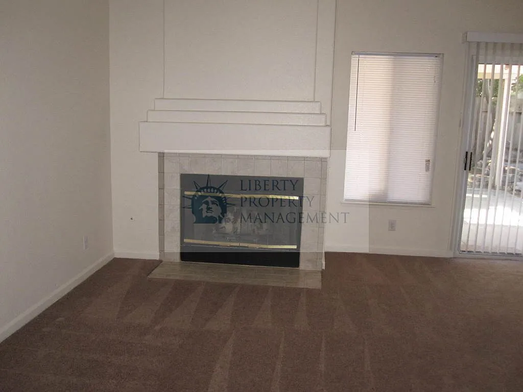 3 bed, 1687 sqft, $2,450 — Photo 3