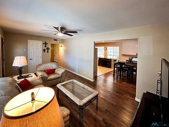 3rd image of 1109 Meadow Ln