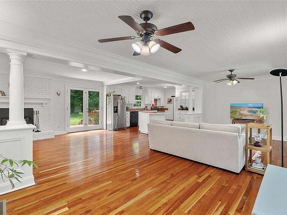 5th image of 3593 Patricia Rd