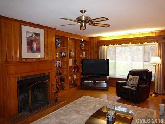3rd image of 2217 Lakeview Cres